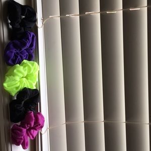 5 pack of scrunchies ❤️un used❤️